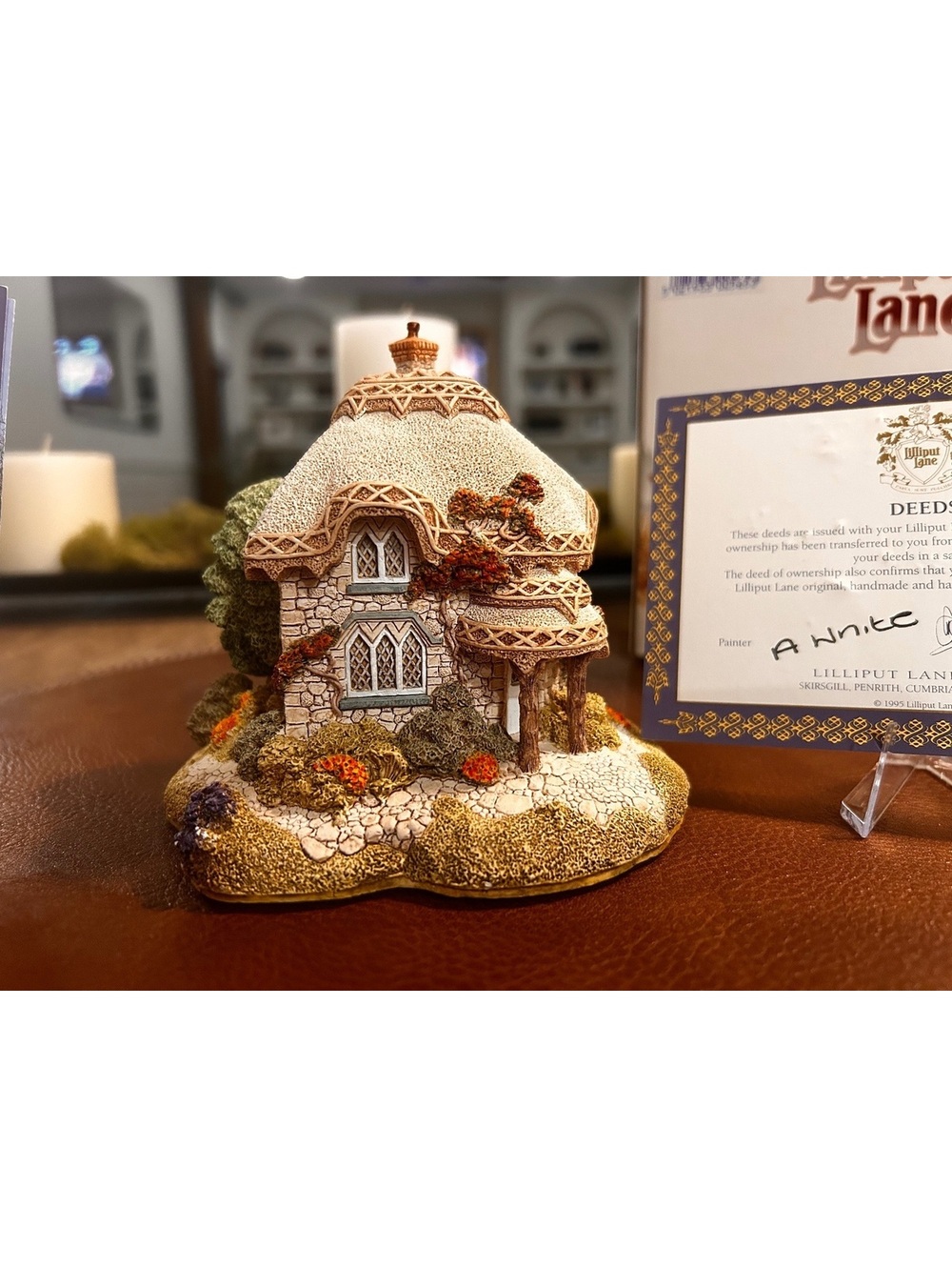 Lilliput Lane Handcrafted Cottage Sculpture with Deeds